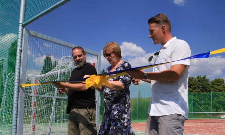 Obrázek k článku Smrkovice mají nové víceúčelové hřiště Obrázek k článku Smrkovice mají nové víceúčelové hřiště