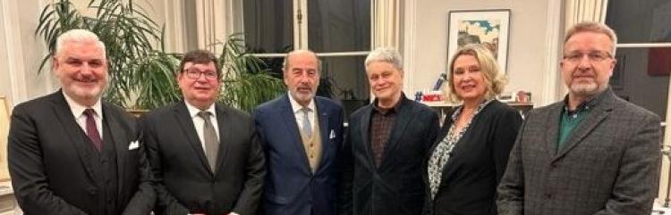 Obrázek k&nbsp;článku JIHOČESKÁ FILHARMONIE SKLIDILA V&nbsp;PAŘÍŽI OVACE. PŘIPRAVUJE DALŠÍ NAHRÁVKU S&nbsp;GALLIANEM